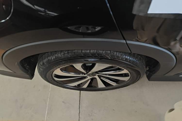 Used BYD Song PLUS New Energy 2024 HONOR Edition DM-i 110km Flagship PLUS Right Rear Wheel Hub