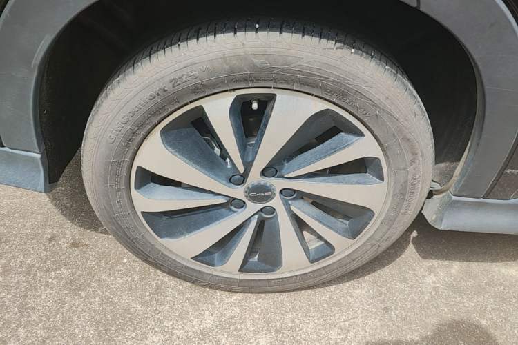 Used BYD Song PLUS New Energy 2024 HONOR Edition DM-i 110km Flagship Model Right Rear Wheel Hub