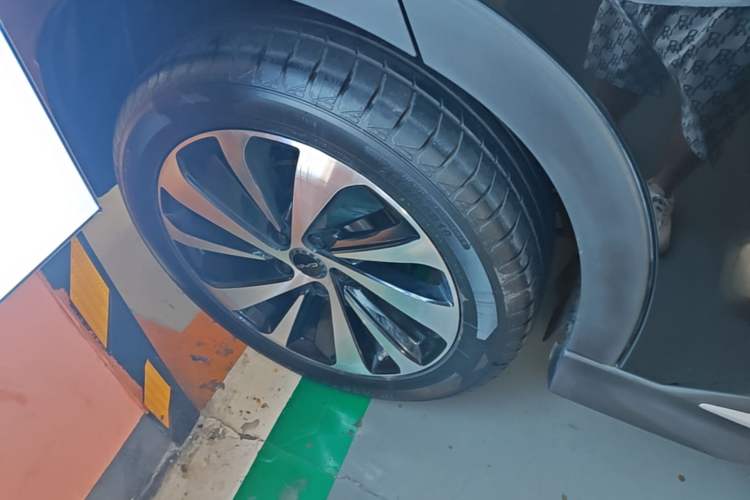 Used BYD Song PLUS New Energy 2024 HONOR Edition DM-i 110km Flagship PLUS Right Rear Wheel Hub