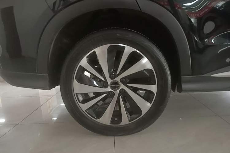 Used BYD Song PLUS New Energy 2024 Honor Edition EV 520km Luxury Model Right Rear Wheel Hub
