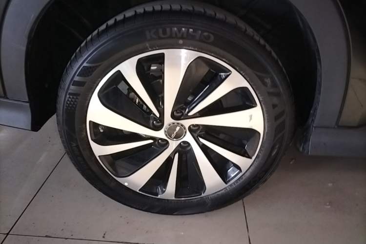 Used BYD Song PLUS New Energy 2024 HONOR Edition DM-i 110km Flagship PLUS Right Rear Wheel Hub