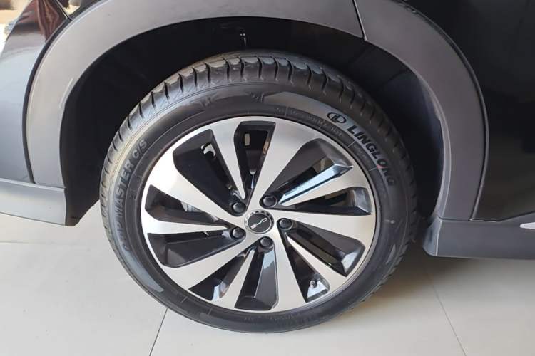 Used BYD Song PLUS New Energy 2024 HONOR Edition DM-i 110km Flagship PLUS Right Rear Wheel Hub