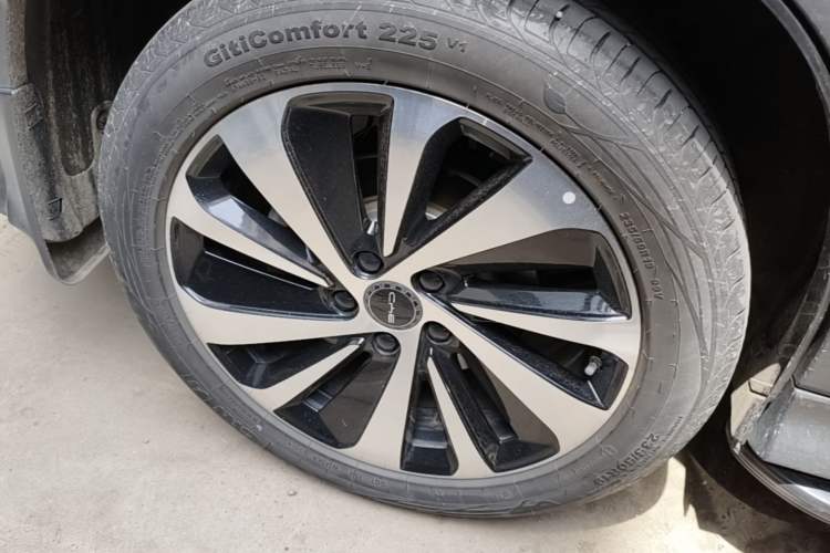 Used BYD Song PLUS New Energy 2024 HONOR Edition DM-i 110km Flagship Model Right Rear Wheel Hub