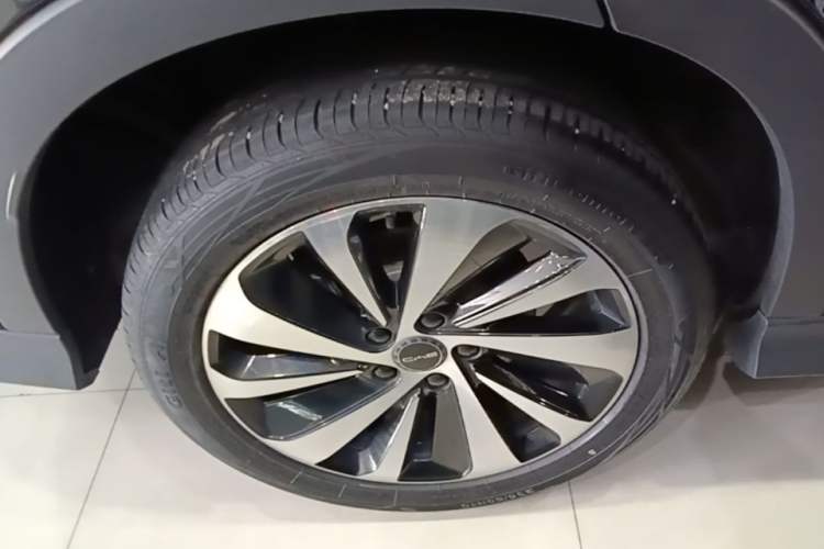 Used BYD Song PLUS New Energy 2024 HONOR Edition DM-i 150km Flagship PLUS Right Rear Wheel Hub