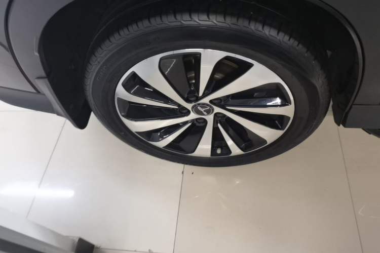 Used BYD Song PLUS New Energy 2024 HONOR Edition DM-i 150km Flagship PLUS Right Rear Wheel Hub