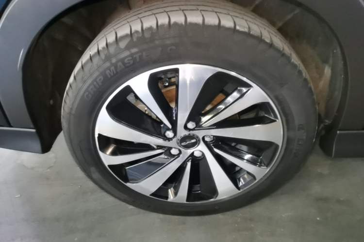 Used BYD Song PLUS New Energy 2024 HONOR Edition DM-i 110km Flagship Model Right Rear Wheel Hub