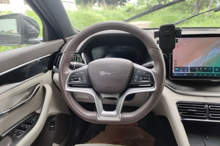 Used BYD Song PLUS New Energy 2024 Honor Edition EV 520km Premium Model Steering Wheel