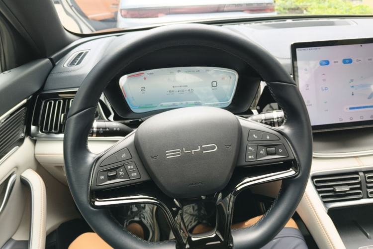 Used BYD Song PLUS New Energy 2024 HONOR Edition DM-i 71km Luxury Model Steering Wheel