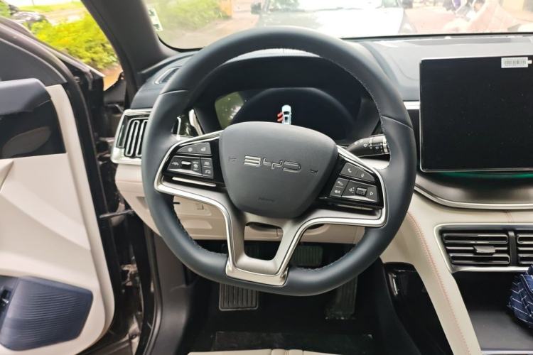 Used BYD Song PLUS New Energy 2024 HONOR Edition DM-i 110km Flagship PLUS Steering Wheel