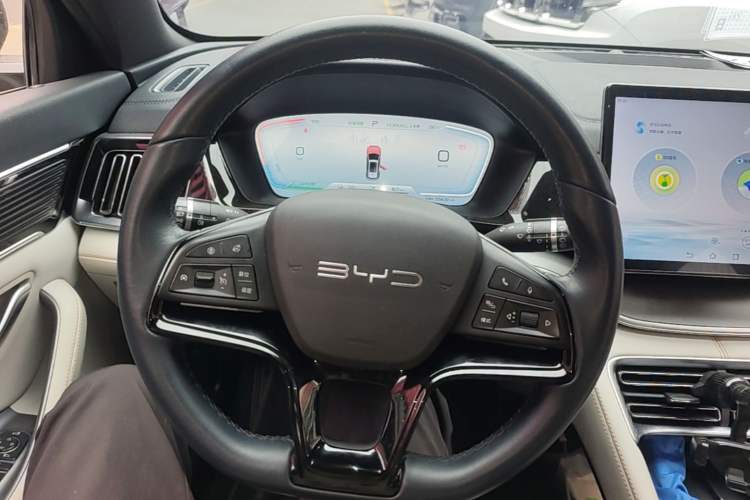 Used BYD Song PLUS New Energy 2024 Honor Edition EV 520km Premium Model Steering Wheel