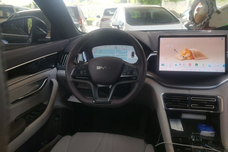 Used BYD Song PLUS New Energy 2024 Honor Edition EV 520km Luxury Model Steering Wheel