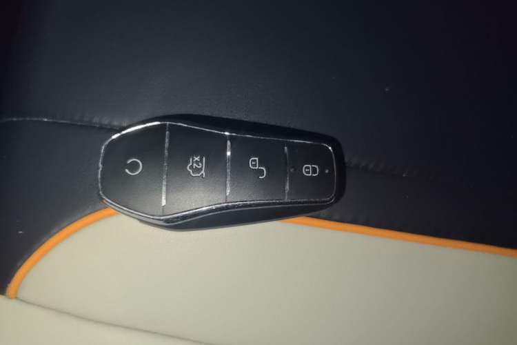 Used BYD Song PLUS New Energy 2024 Honor Edition EV 520km Luxury Model Vehicle Key