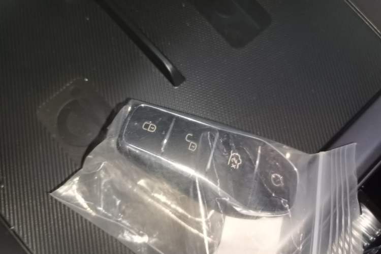 Used BYD Song PLUS New Energy 2024 HONOR Edition DM-i 150km Flagship PLUS Vehicle Key