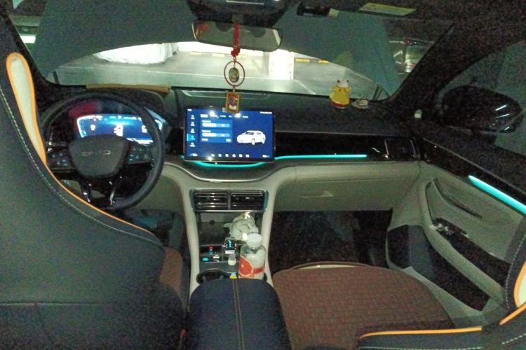 Used BYD Song PLUS New Energy 2024 Honor Edition EV 520km Premium Model Center Console