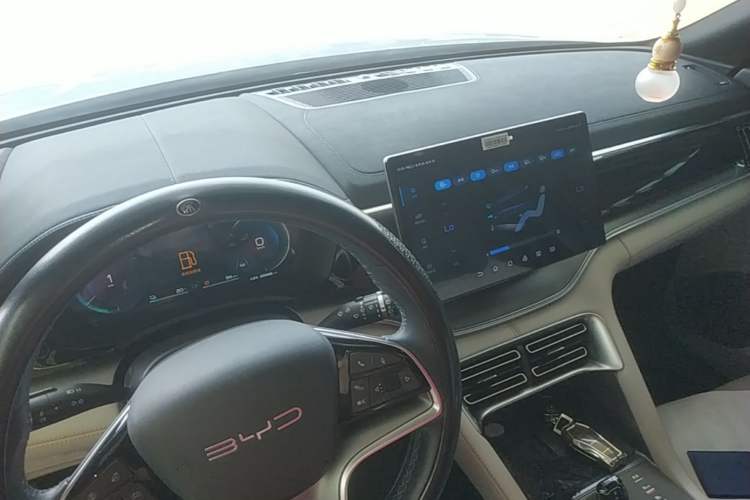 Used BYD Song PLUS New Energy 2024 HONOR Edition DM-i 110km Flagship PLUS Center Console