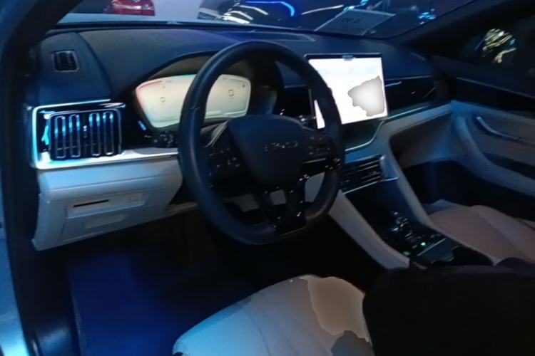 Used BYD Song PLUS New Energy 2024 HONOR Edition DM-i 110km Flagship Model Center Console