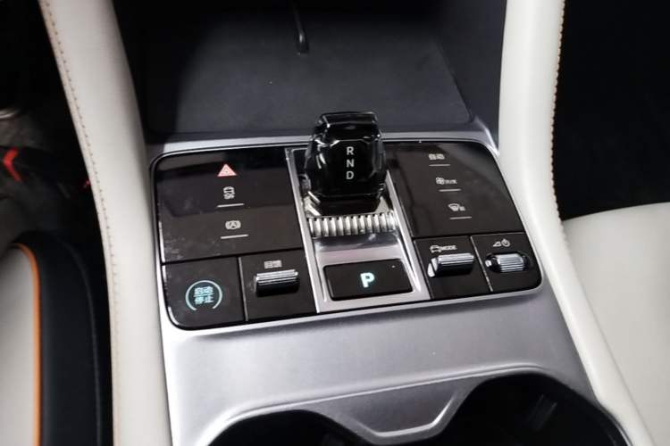 Used BYD Song PLUS New Energy 2024 Honor Edition EV 520km Luxury Model Gear Lever