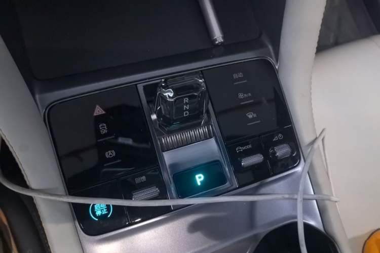 Used BYD Song PLUS New Energy 2024 Honor Edition EV 520km Luxury Model Gear Lever