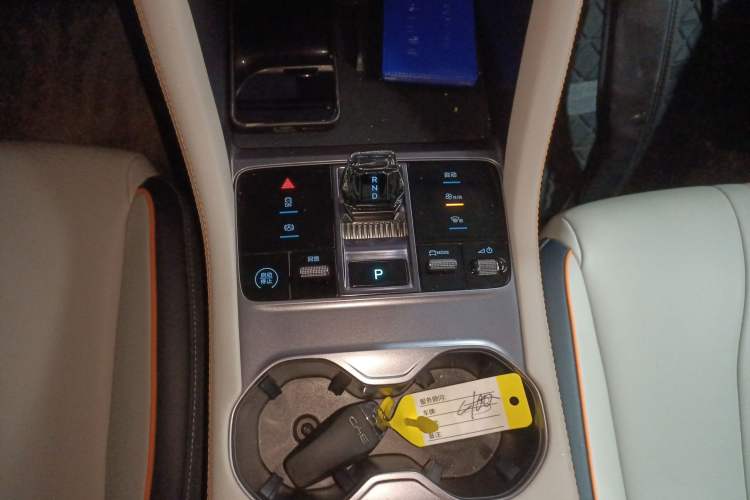 Used BYD Song PLUS New Energy 2024 Honor Edition EV 520km Luxury Model Gear Lever