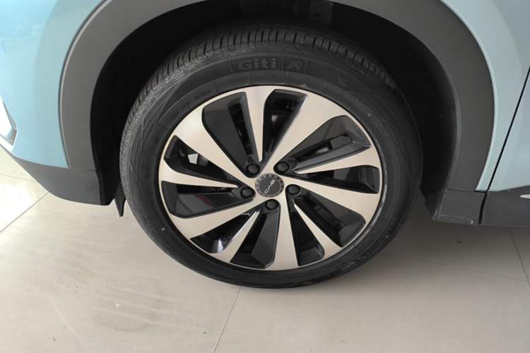 Used BYD Song PLUS New Energy 2024 HONOR Edition DM-i 110km Flagship PLUS Left Front Wheel Hub