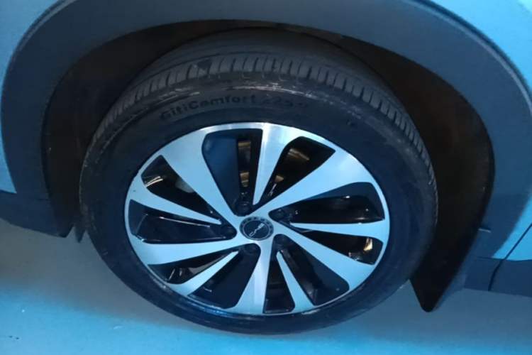 Used BYD Song PLUS New Energy 2024 HONOR Edition DM-i 110km Flagship Model Left Front Wheel Hub