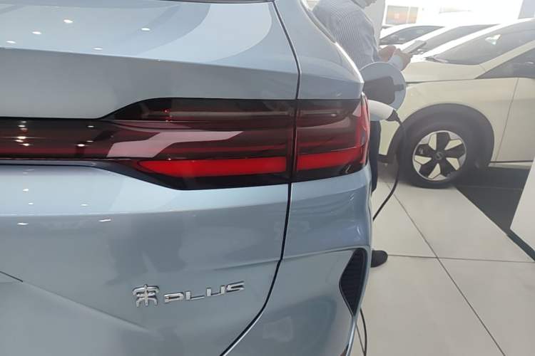 Used BYD Song PLUS New Energy 2024 HONOR Edition DM-i 150km Flagship PLUS 5G Right Rear Taillight