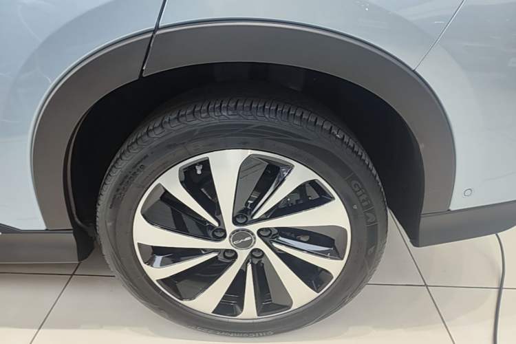 Used BYD Song PLUS New Energy 2024 HONOR Edition DM-i 150km Flagship PLUS 5G Right Rear Wheel Hub
