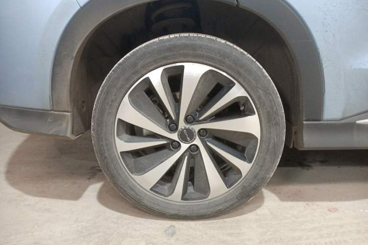 Used BYD Song PLUS New Energy 2024 Honor Edition EV 520km Luxury Model Right Rear Wheel Hub