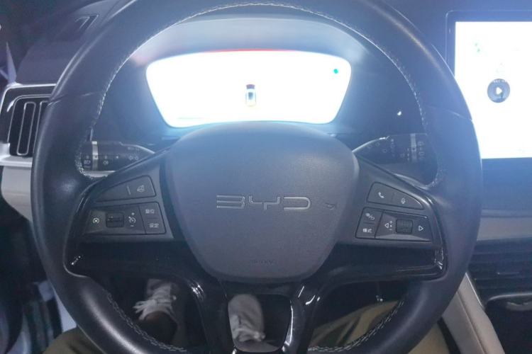 Used BYD Song PLUS New Energy 2024 Honor Edition EV 520km Luxury Model Steering Wheel
