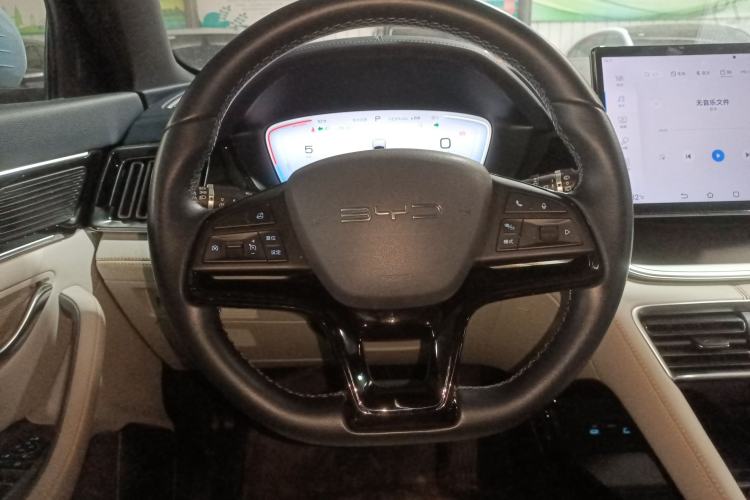 Used BYD Song PLUS New Energy 2024 Honor Edition EV 520km Luxury Model Steering Wheel