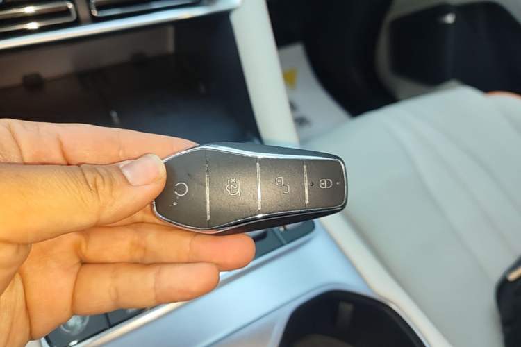 Used BYD Song PLUS New Energy 2024 HONOR Edition DM-i 150km Flagship PLUS 5G Vehicle Key