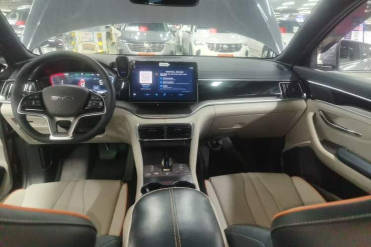 Used BYD Song PLUS New Energy 2024 Honor Edition EV 520km Flagship Model Audio And AC Panel