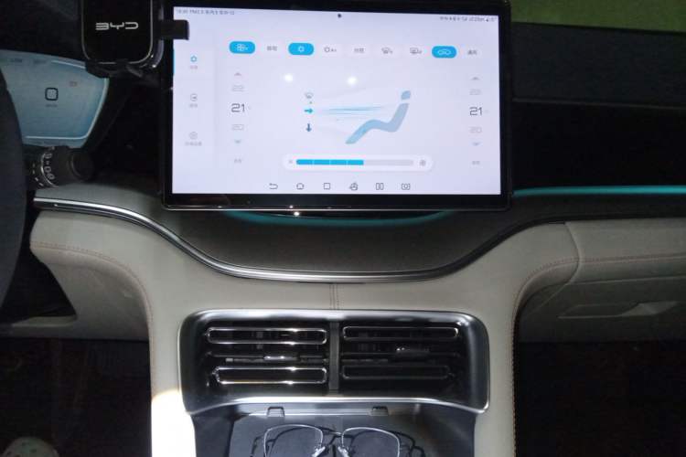 Used BYD Song PLUS New Energy 2024 HONOR Edition DM-i 110km Flagship Model Audio And AC Panel