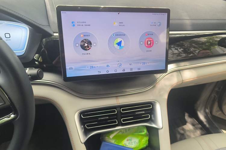 Used BYD Song PLUS New Energy 2024 Honor Edition EV 520km Premium Model Audio And AC Panel