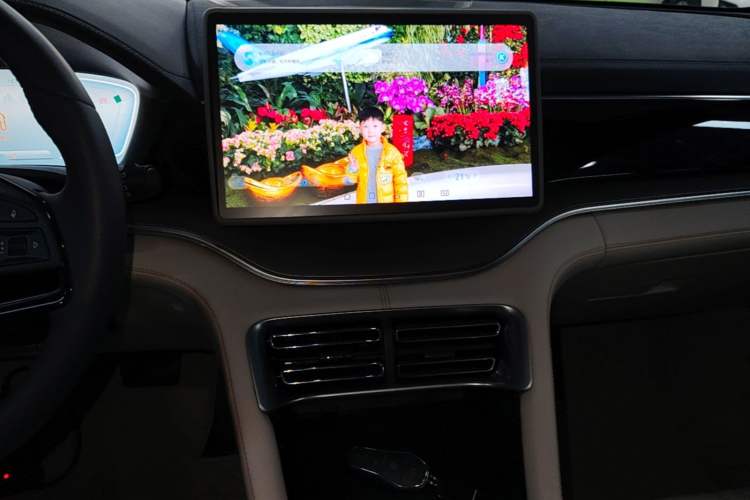 Used BYD Song PLUS New Energy 2024 HONOR Edition DM-i 71km Luxury Model Audio And AC Panel