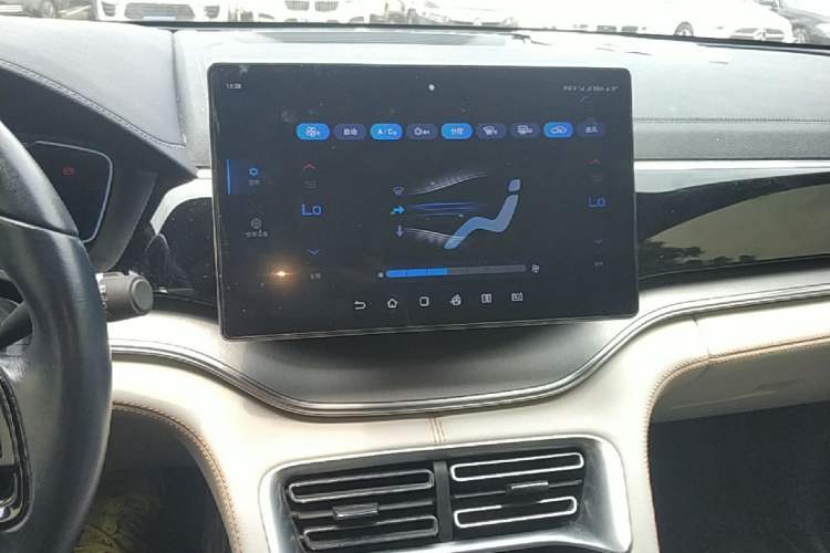 Used BYD Song PLUS New Energy 2024 Honor Edition EV 520km Luxury Model Audio And AC Panel