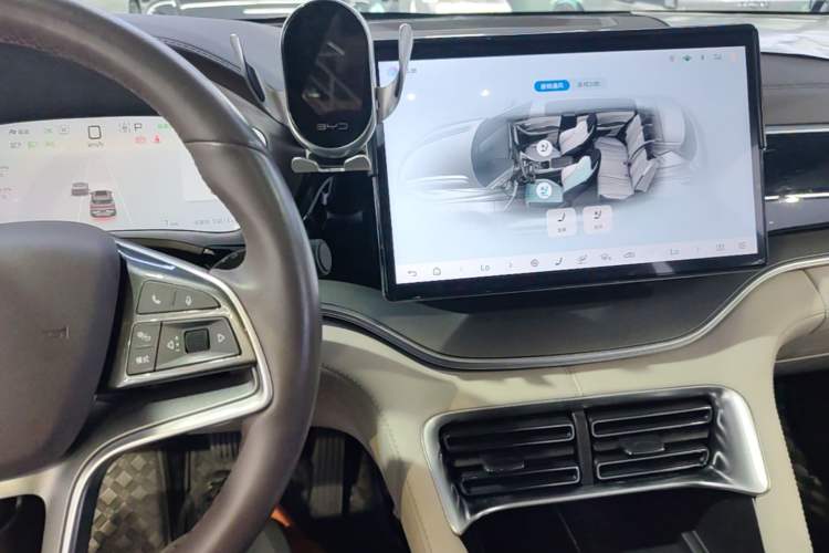 Used BYD Song PLUS New Energy 2024 Honor Edition EV 520km Flagship Model Audio And AC Panel