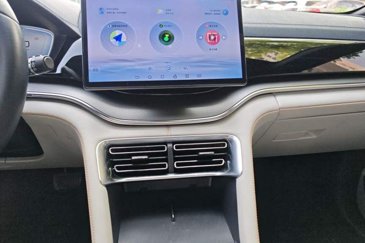Used BYD Song PLUS New Energy 2024 HONOR Edition DM-i 71km Luxury Model Audio And AC Panel