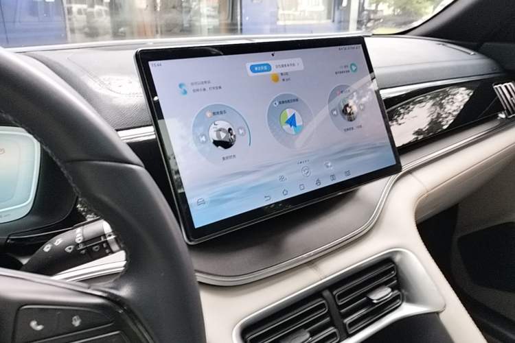 Used BYD Song PLUS New Energy 2024 Honor Edition EV 520km Luxury Model Audio And AC Panel
