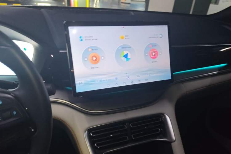 Used BYD Song PLUS New Energy 2024 Honor Edition EV 520km Premium Model Audio And AC Panel