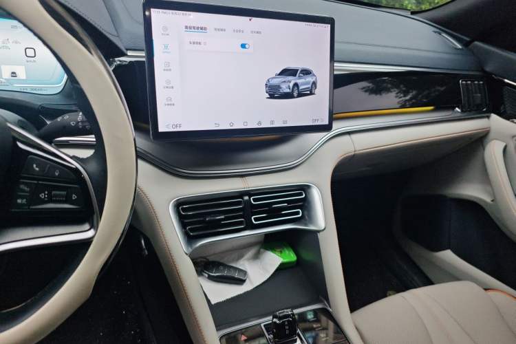 Used BYD Song PLUS New Energy 2024 HONOR Edition DM-i 110km Flagship PLUS Audio And AC Panel