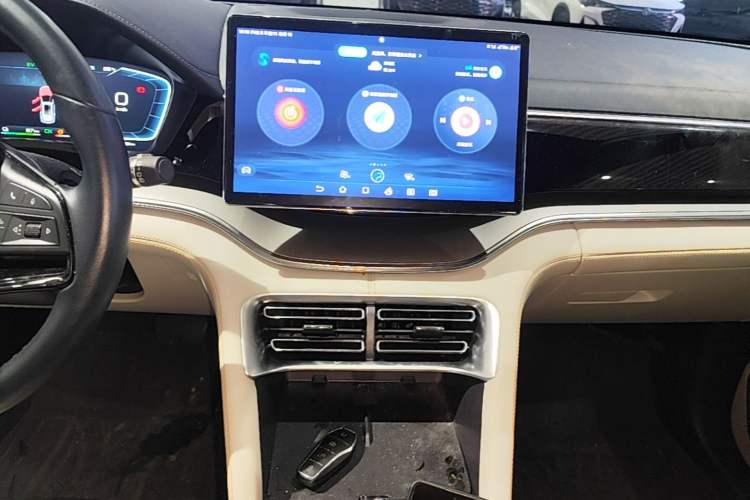 Used BYD Song PLUS New Energy 2024 HONOR Edition DM-i 110km Flagship Model Audio And AC Panel