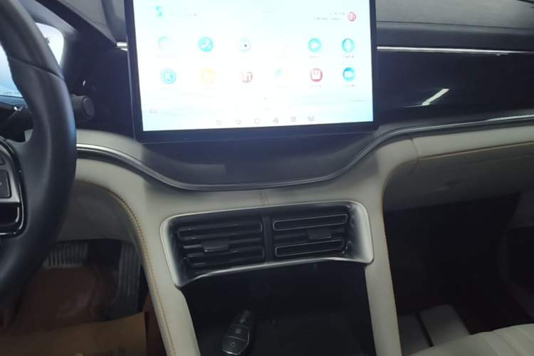 Used BYD Song PLUS New Energy 2024 HONOR Edition DM-i 110km Flagship Model Audio And AC Panel