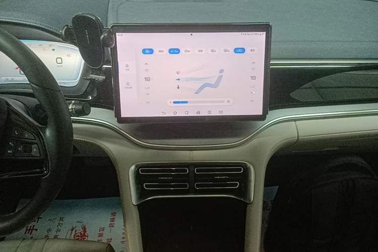 Used BYD Song PLUS New Energy 2024 Honor Edition EV 520km Luxury Model Audio And AC Panel