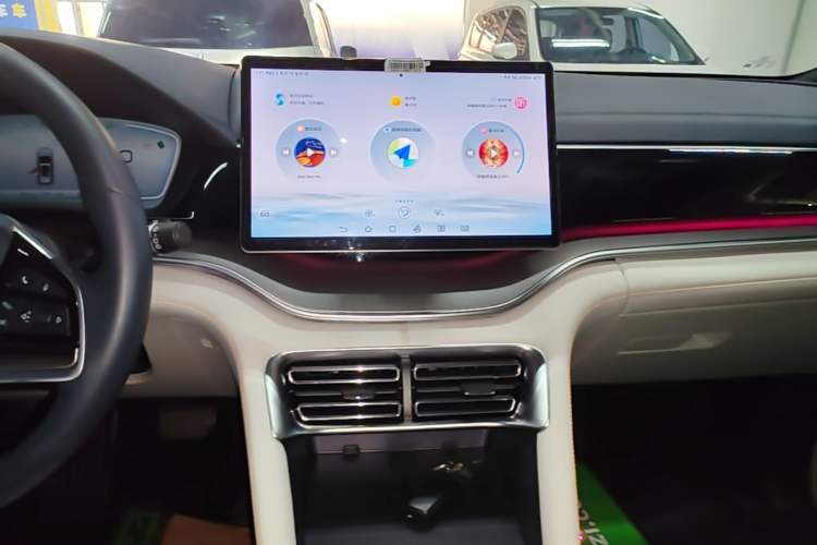 Used BYD Song PLUS New Energy 2024 HONOR Edition DM-i 110km Flagship PLUS Audio And AC Panel