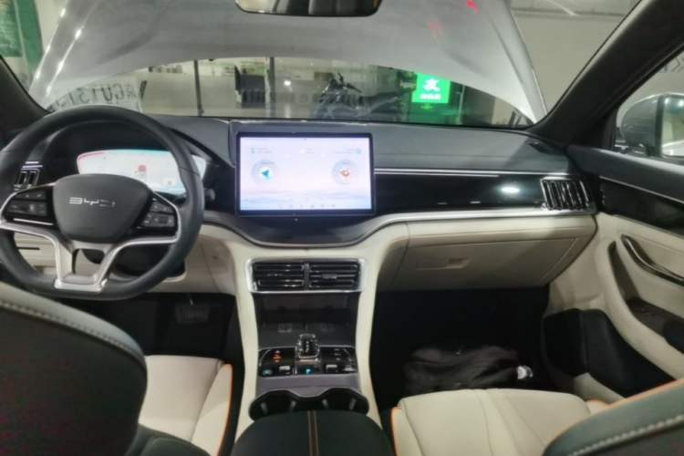 Used BYD Song PLUS New Energy 2024 Honor Edition EV 520km Flagship Model Audio And AC Panel