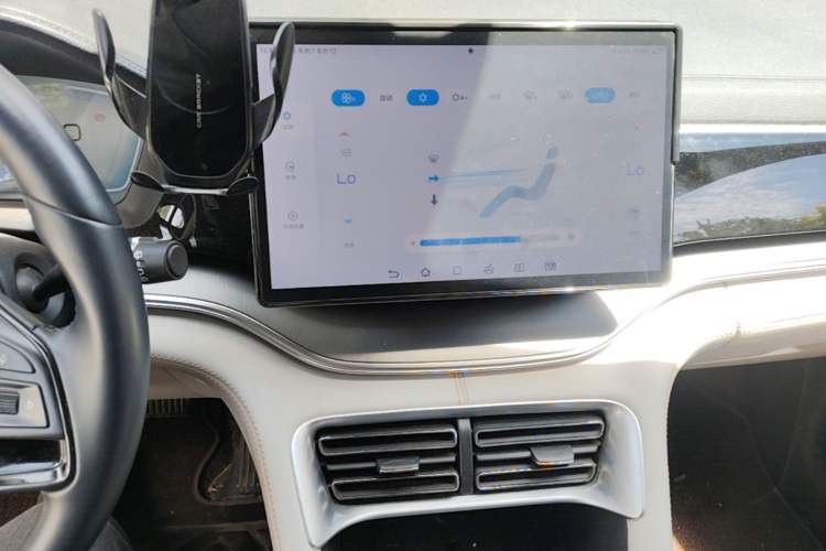 Used BYD Song PLUS New Energy 2024 HONOR Edition DM-i 110km Flagship Model Audio And AC Panel