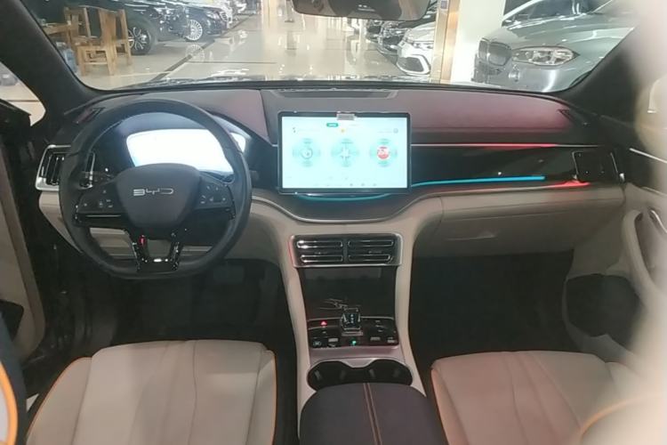 Used BYD Song PLUS New Energy 2024 HONOR Edition DM-i 71km Luxury Model Center Console