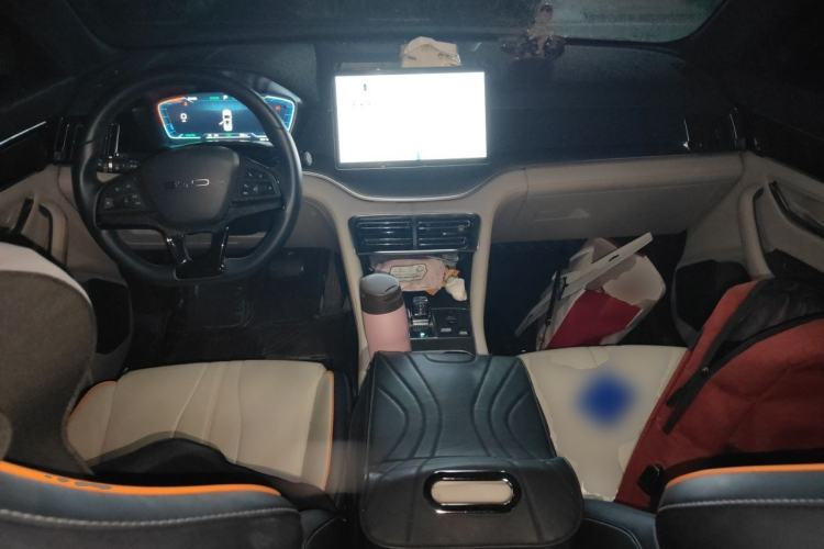Used BYD Song PLUS New Energy 2024 Honor Edition EV 520km Premium Model Center Console