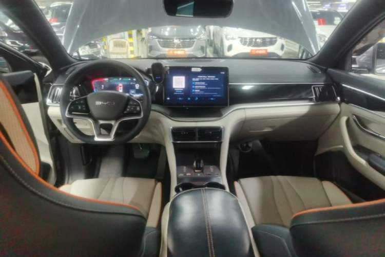 Used BYD Song PLUS New Energy 2024 Honor Edition EV 520km Flagship Model Center Console